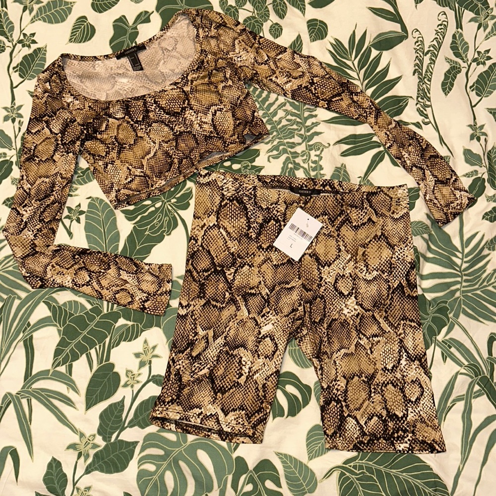 Brand New Forever 21 Matching Snake Print Set Size Large